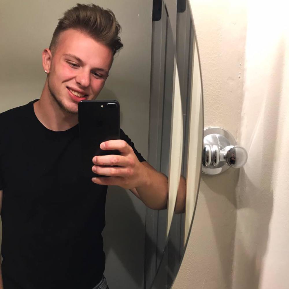 Meet your Posher, Dustin